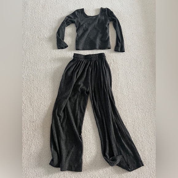 Two piece set. Size small. - Picture 4 of 4